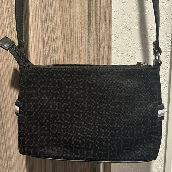 Tommy Hilfiger purse - Picture 5 of 6